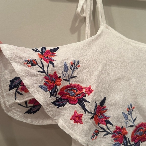 Miami White Dress with Embroidered Design-Size Large Summer Romantic Floral - Picture 6 of 9